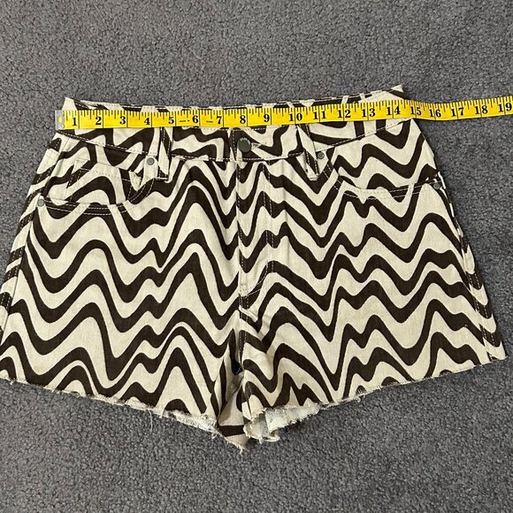 RSQ women's shorts wave pattern tan & brown size 27 - Picture 7 of 9
